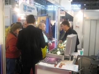 Präsentation von neuen LED Lampen und Strahler auf der Messe 2 LED Leuchtmittel Ausstellung GU10 MR16 2