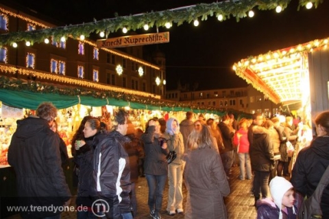 Marktbeleuchtung mit LED Leuchtmittel Marktbeleuchtung mit LED Leuchtmittel